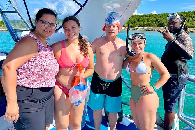 2 Hours Sip and Snorkeling Experience in Bahamas - A glass-bottom start before you get wet