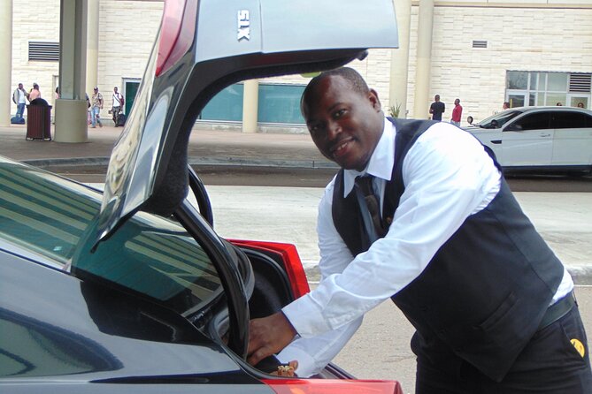 Bahamas Airport Transportation w/Free Grocery Stop-1 Way Private - Help with luggage and families