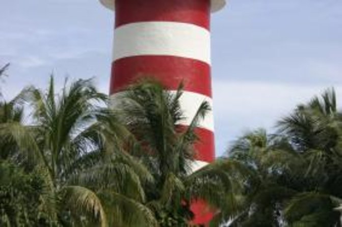 Bahamas Get-A-Round Bus Pass - International Bazaar: pair shopping with another stop