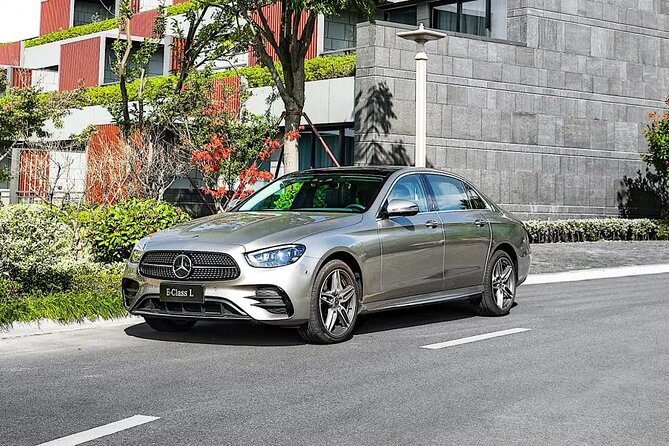 Bahamas Lynden Pindling Airport (NAS) Private Transfer to Nassau - Luggage limits and vehicle size