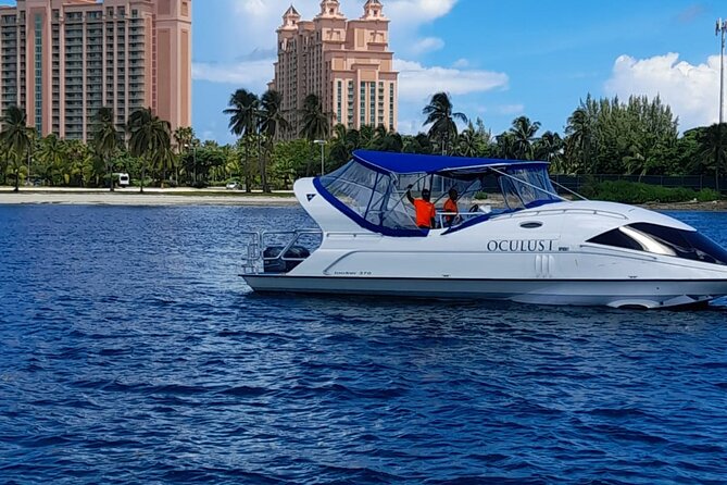 Bahamas on a Semi Submersive Glass Bottom Boat - A 90-minute route with several different moods