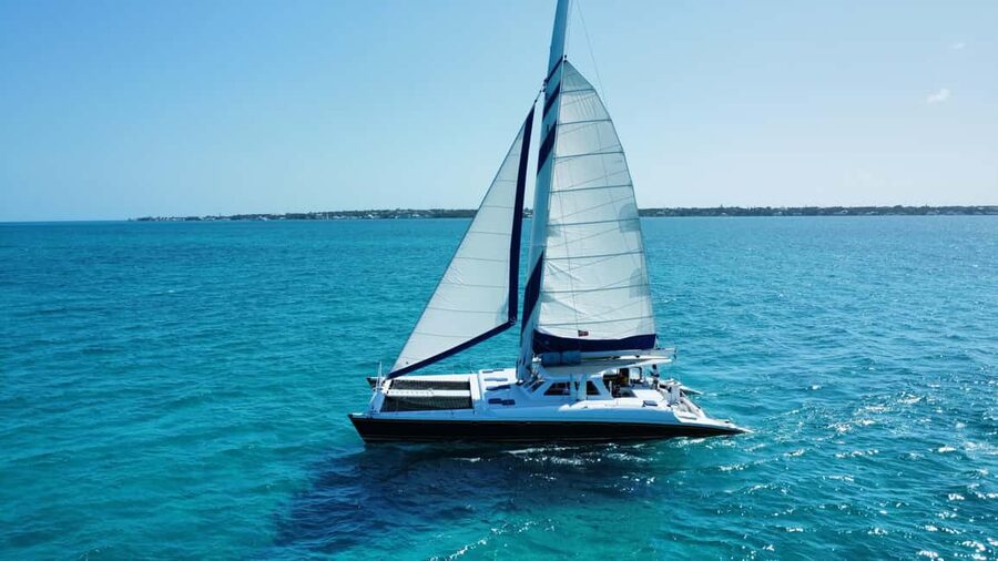 Bahamas: Swimming Pigs & Snorkeling Cruise with Lunch & Rum - A full Bahamian day from Paradise Island