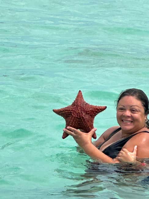 Bahamas: Swimming Pigs & Snorkeling Cruise with Lunch & Rum - Swimming with pigs, the morning’s big event