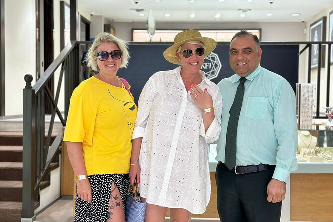 Champagne and Diamond Shopping Experience in Downtown, Bahamas - Names, service, and what to expect from the staff