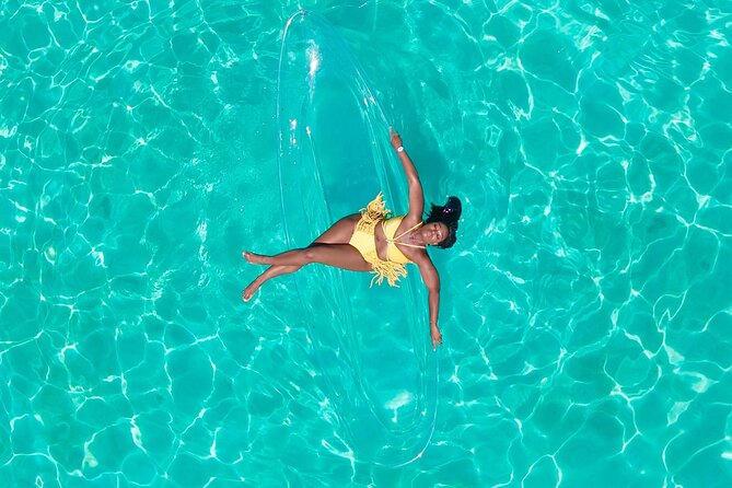 Clear Kayak Photoshoot in Nassau ,Bahamas. - Service strengths and the occasional rough edge