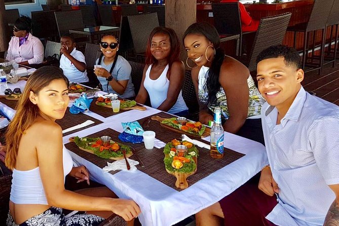Flavors of Nassau Food Tour - Tea tasting at Tasty Teas near Junkanoo Beach