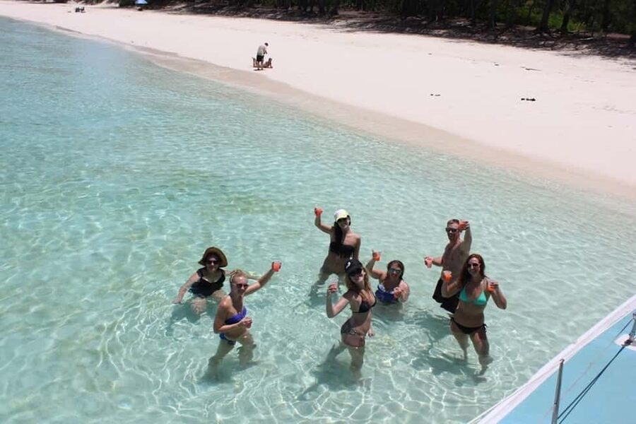 Full Day Sail and Snorkel with Turtles - Sailing back through the islands and cays