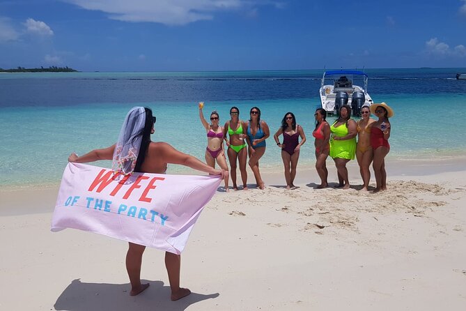 Honor Roll Private Bahamas Boat Charter - Atholl Island and the optional swimming pigs