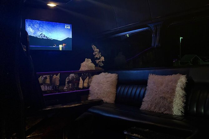 Luxury Airport Transfer in Nassau – VIP Mercedes Sprinter Service - A private Sprinter ride instead of a hurried taxi queue