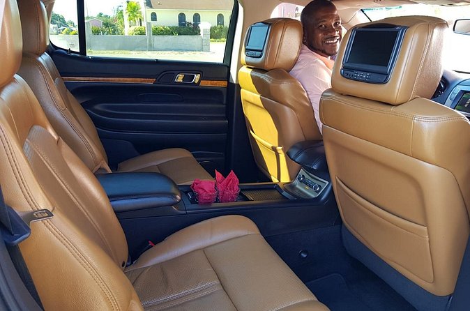 Luxury MKT Town Car Private Roundtrip Transfer - What the service does well