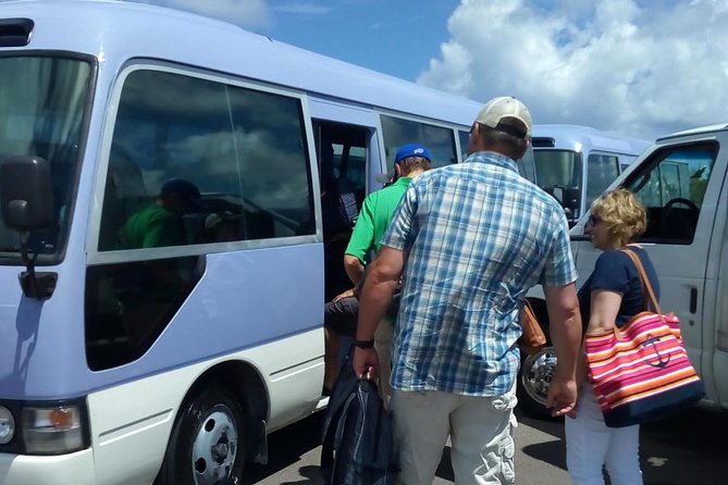 Nassau Airport Group Round-Trip Transfers - A calmer first hour in Nassau
