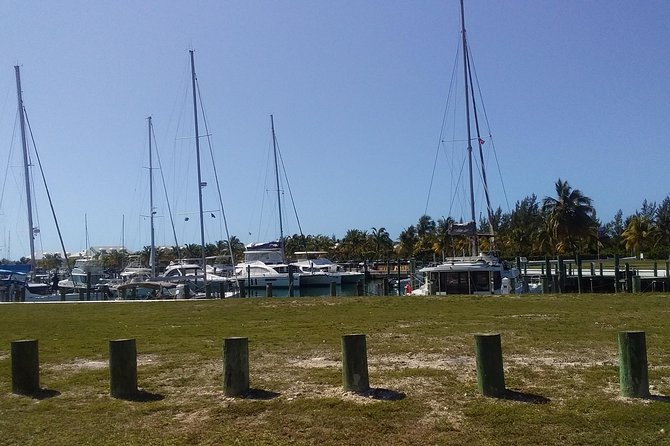 Nassau Airport to Palm Cay - group transportation in comfort - A calmer arrival at Nassau Airport
