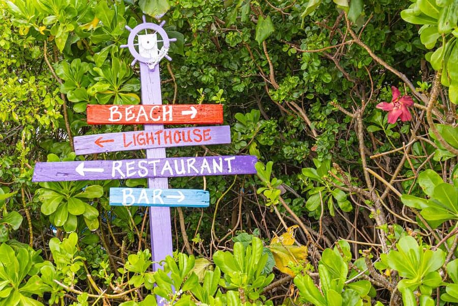 Nassau: Beach Day at SunCay incl. Lunch - Boat Tour - Kayaks, paddle boards, and water toys