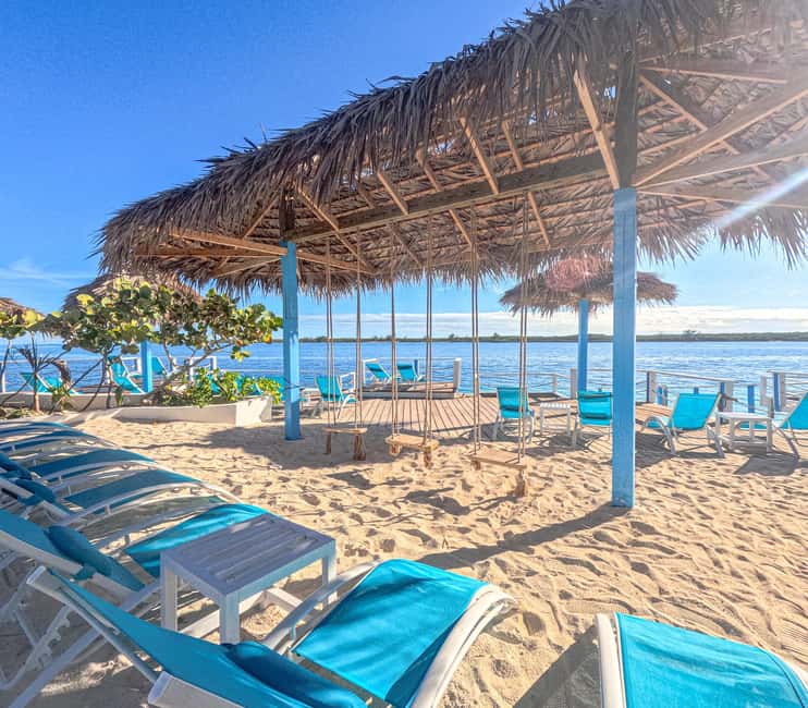 Nassau: Beach Day at SunCay incl. Lunch - Boat Tour - Lunch at SunCay, with a practical menu