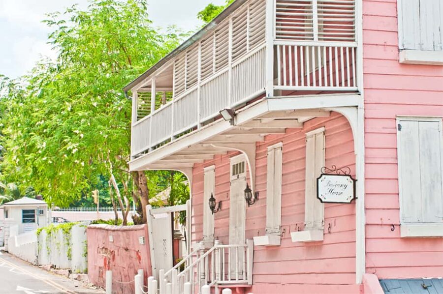 Nassau: Bites and Sites Food and Cultural Walking Tour - Handmade chocolate at an ethical chocolatier