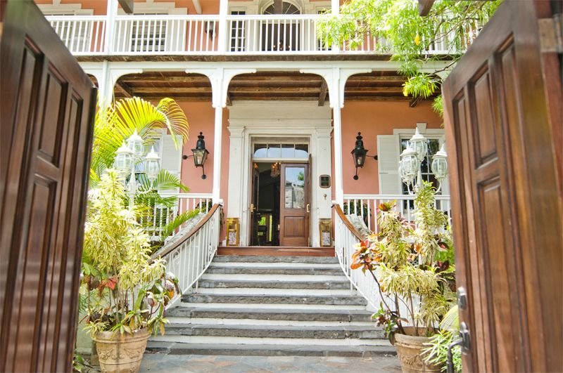 Nassau: Bites and Sites Food and Cultural Walking Tour - What the food portions and drinks mean for value