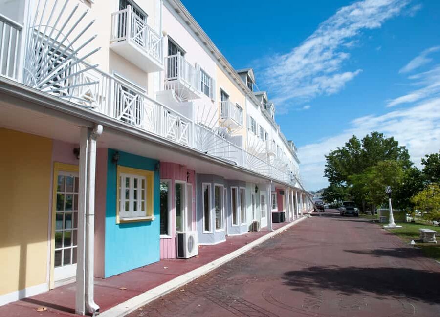 Nassau: E-Scooter Tour with Food Tasting and Local Drinks - Rum cake, chocolate, and the flavor stops