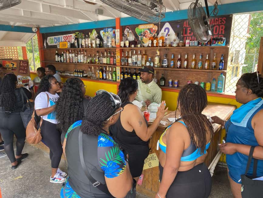 Nassau: Electric Bus Tour with Food & Drink Samples - Queen’s Staircase and a short history lesson
