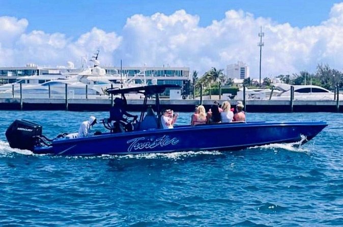 Nassau: Half Day Reef Snorkeling, Turtles & Swimming Pigs - Looking for turtles in the open water