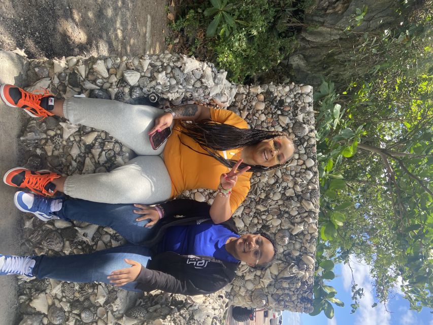 Nassau: Historic City Tour with Drink and Food Tasting - The guides make the difference