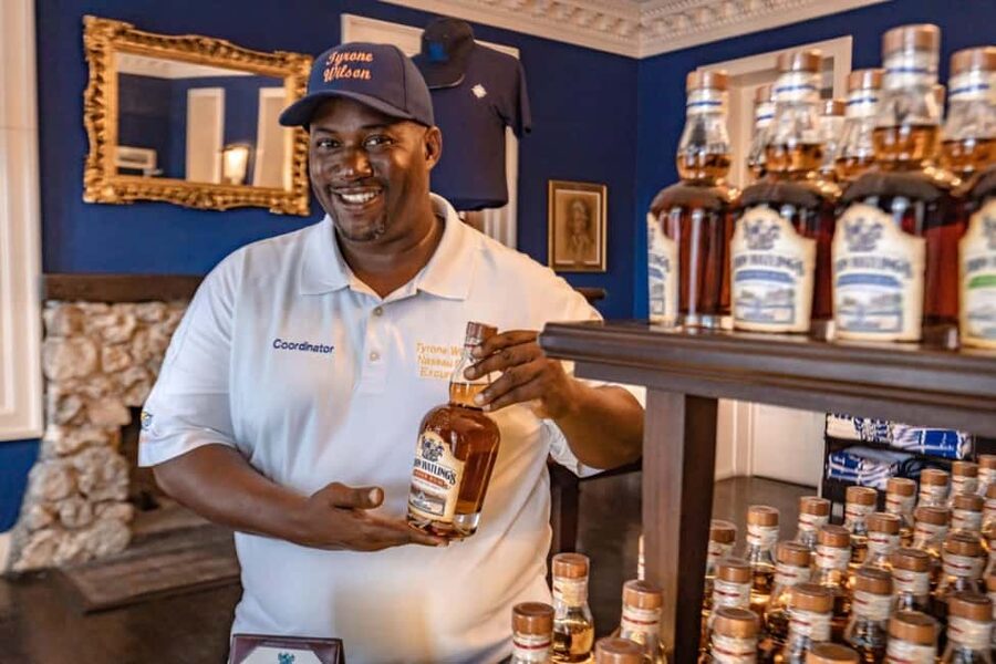 Nassau: Historical Sightseeing Guided Half-Day Tour - Rum cake first, with a sweet taste of the Bahamas