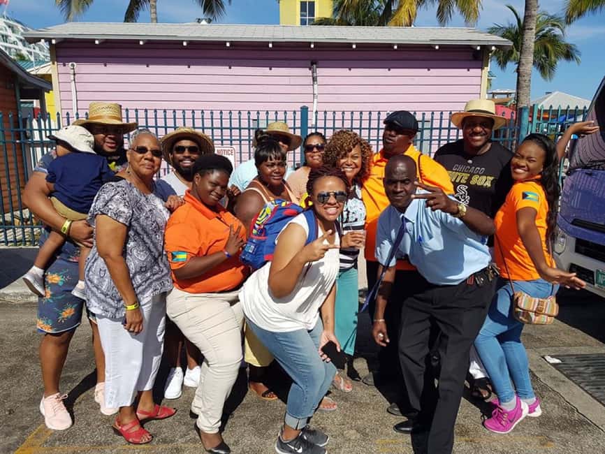 Nassau: Island Highlights Tour with Rum Tasting - Atlantis and Paradise Island from the road