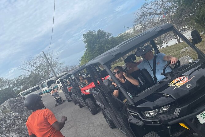 Nassau Narrated Jeep tour with Full Bahamian Lunch and Drink - Queen’s Staircase and Nassau’s fortifications