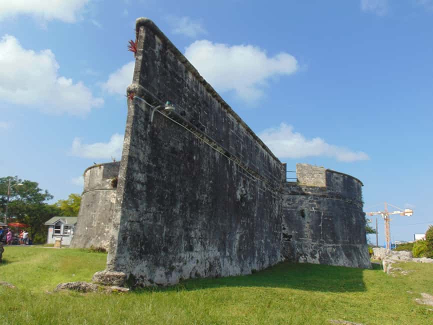 Nassau: Private and Personalized Island Tour - Arawak Cay Fish Fry for Bahamian food