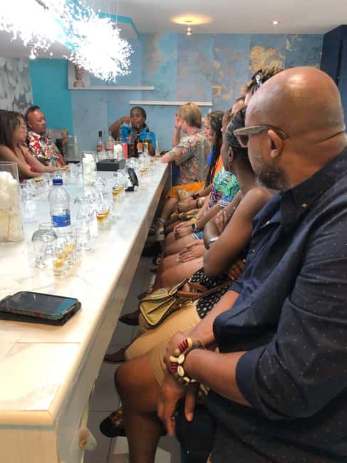 Nassau: Rum Cocktails and Fritter Making Experience - Starting at the Queen Victoria Statue