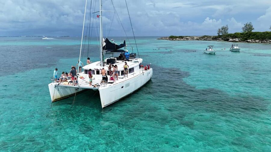 Nassau: Snorkeling, Pig Beach, Swim with Turtles, and Lunch - First stop: snorkeling near Athol Island