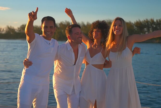 Nassau: Sunset Dinner Cruise - From Slip #7 to the open harbor