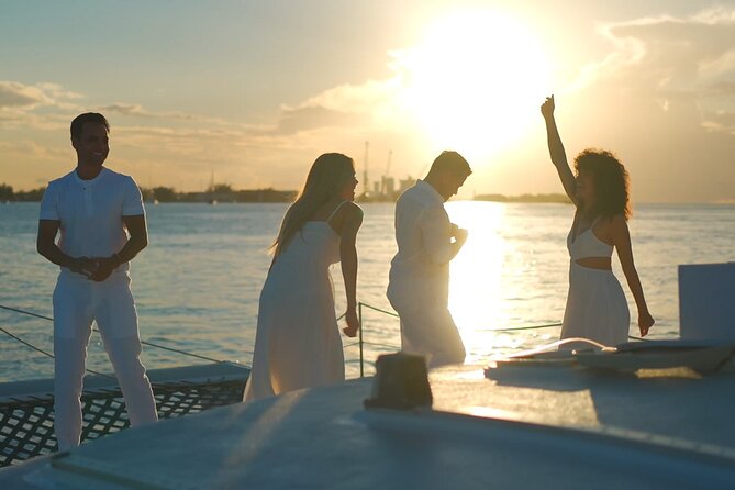 Nassau: Sunset Dinner Cruise - A Bahamian buffet served at sea