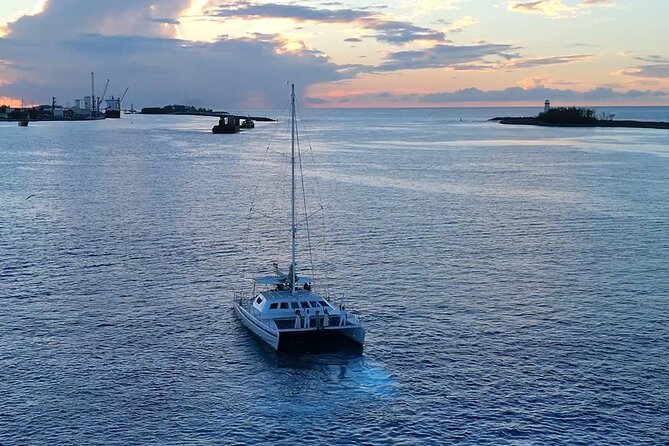 Nassau: Sunset Dinner Cruise - Finding the best sunset view