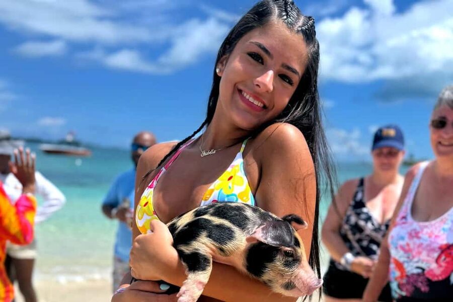 Nassau: Swimming Pigs, Snorkeling, Lunch, & Beach Boat Tour - Key things to know before booking
