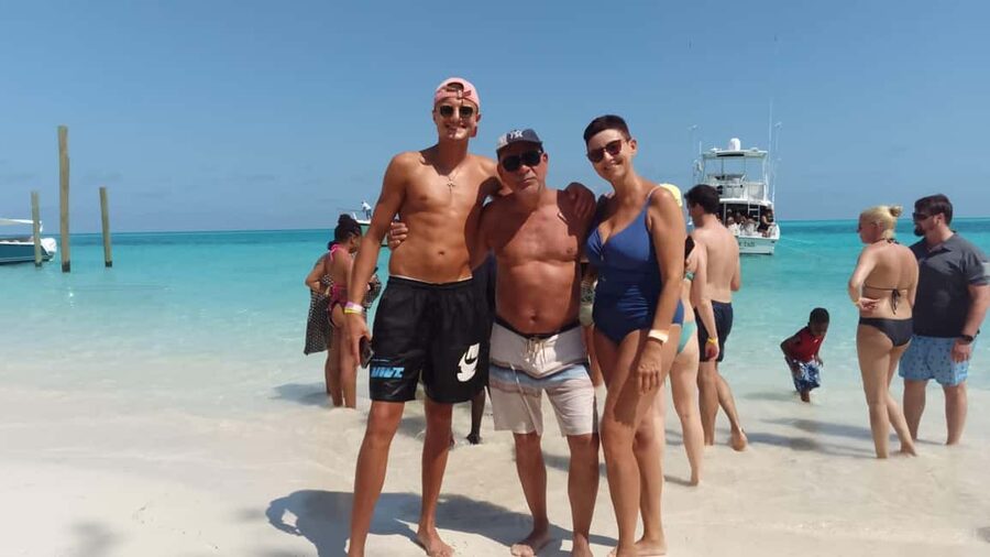 Nassau: Swimming with Pigs, Snorkeling, and Sightseeing Tour - Leaving Bayshore Marina for the Nassau waters