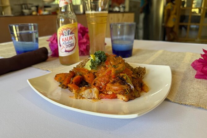 NEW! Authentic Bahamian Cooking and Cocktails with Transfers - A Bahamian kitchen instead of a resort dining room
