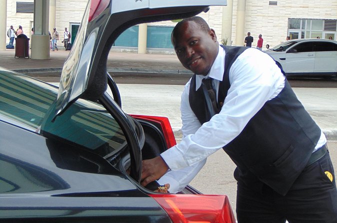 One Way Private Bahamas Airport Transportation with Free Wifi - Help with luggage at the destination