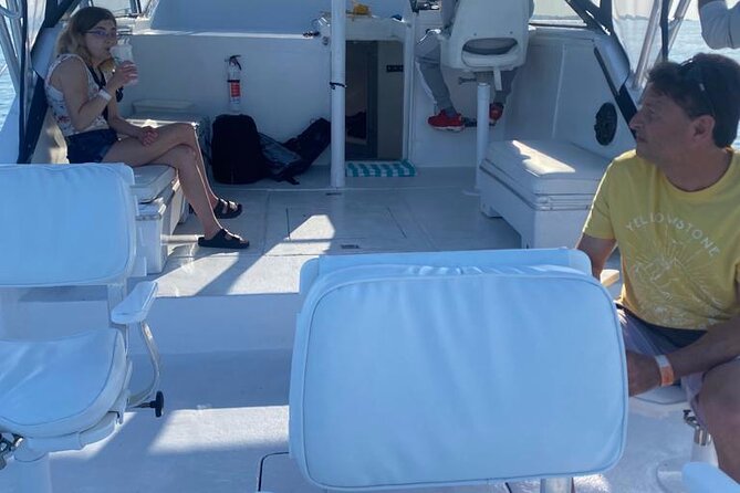 Private 38' Defender Sportfishing/Swim with Pigs in Nassau - Bottom fishing for a hands-on half-day