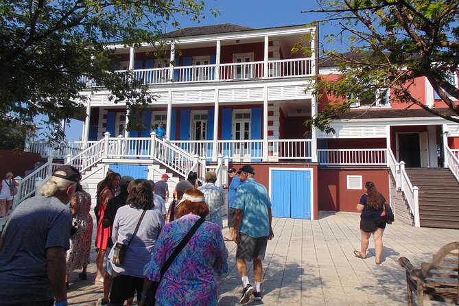 Private Guided Island Tour in Nassau Bahamas -Free Wifi & Drinks - Transport, comfort, and group size