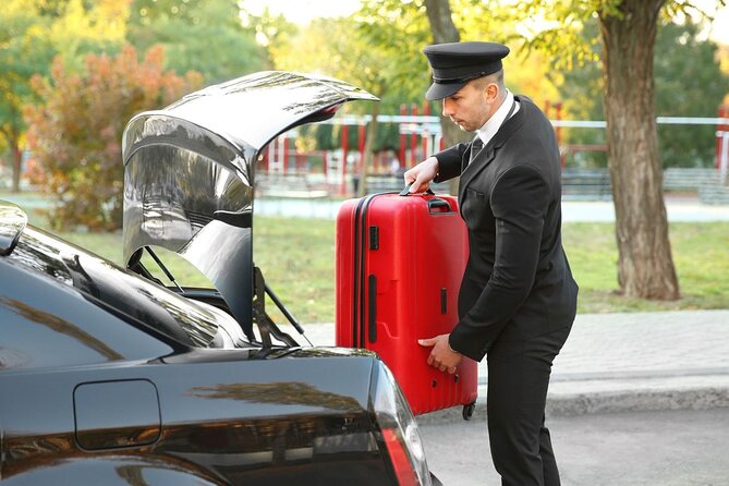 Private One-way Transfer Lynden Pindling Airport To Nassau - Booking and cancellation details that matter