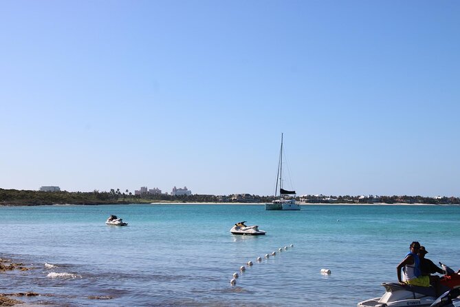 Private speed boat beach and bar hopping visiting Rose island - What the four-hour boat trip is really about