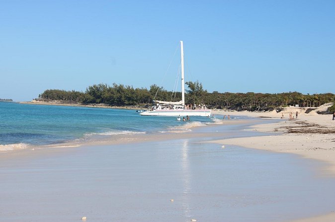 Private speed boat beach and bar hopping visiting Rose island - How this compares with a standard Nassau beach day