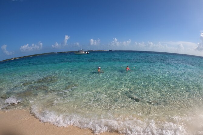 Rose Island Adventure: Turtle Swim and Snorkel - What the boat experience feels like