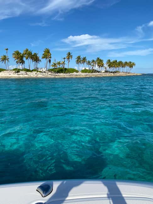 Rose Island: Pig Beach, Snorkeling, Sea Turtles, Beach - The speedboat ride is part of the fun