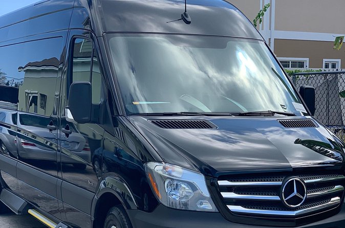 Round-Trip Private Transfer - The ride to your Nassau accommodation